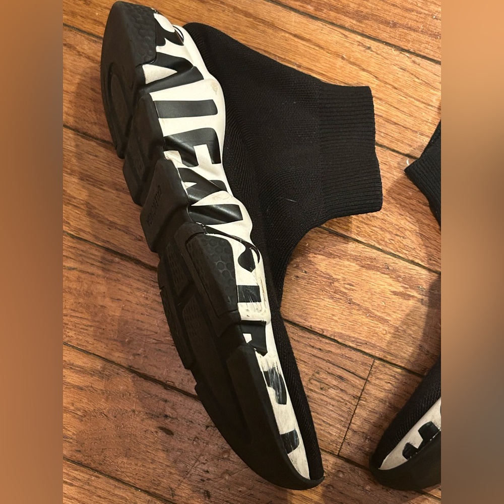 Balenciaga
Balenciaga Speed Graffiti Sneakers size 7 - Picture 3 of 9